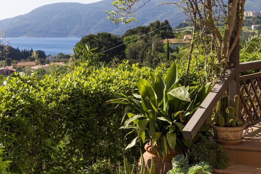 Villa Monserrato - Goelba Porto Azzurro Exteriér fotografie